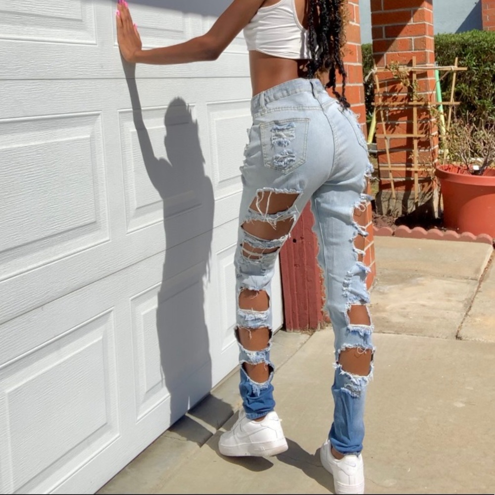 RIPPED BOYFRIEND JEANS